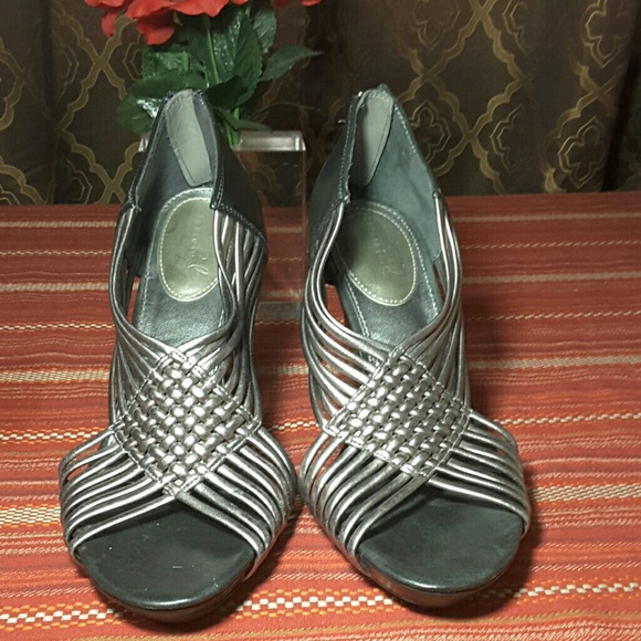 2/$10⚃STUDIO PAOLO heel sandals pewter gray 8 - Picture 3 of 6